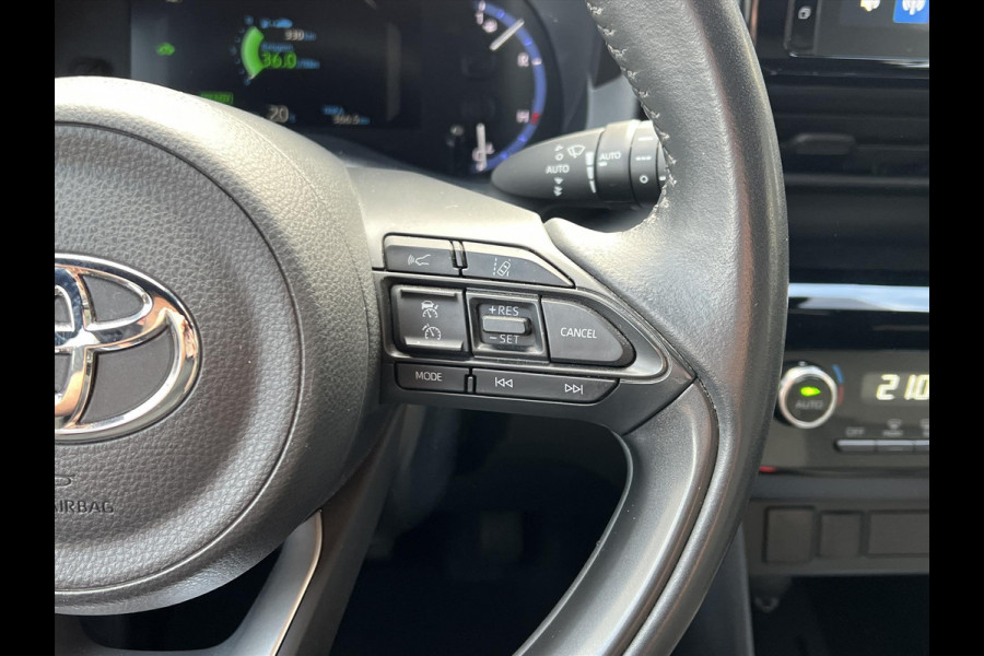 Toyota Yaris Cross 1.5 Hybrid Dynamic | 17 inch, Keyless, Privacy Glass, Smart connect, Apple CarPlay/Android Auto, LED, Parkeercamera
