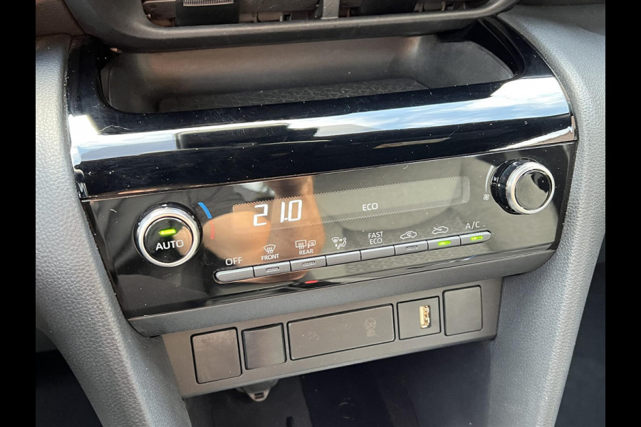 Toyota Yaris Cross 1.5 Hybrid Dynamic | 17 inch, Keyless, Privacy Glass, Smart connect, Apple CarPlay/Android Auto, LED, Parkeercamera