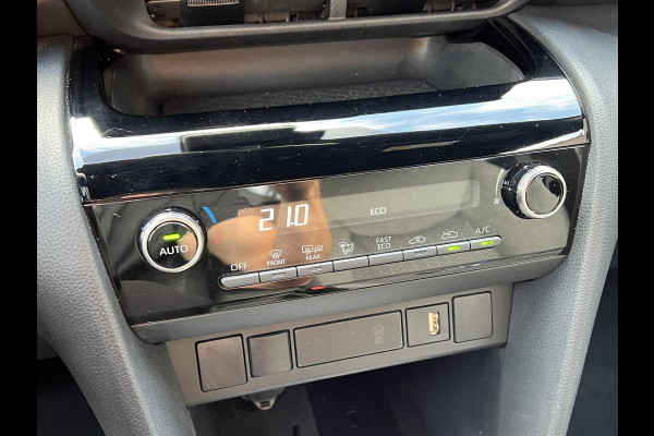 Toyota Yaris Cross 1.5 Hybrid Dynamic | 17 inch, Keyless, Privacy Glass, Smart connect, Apple CarPlay/Android Auto, LED, Parkeercamera