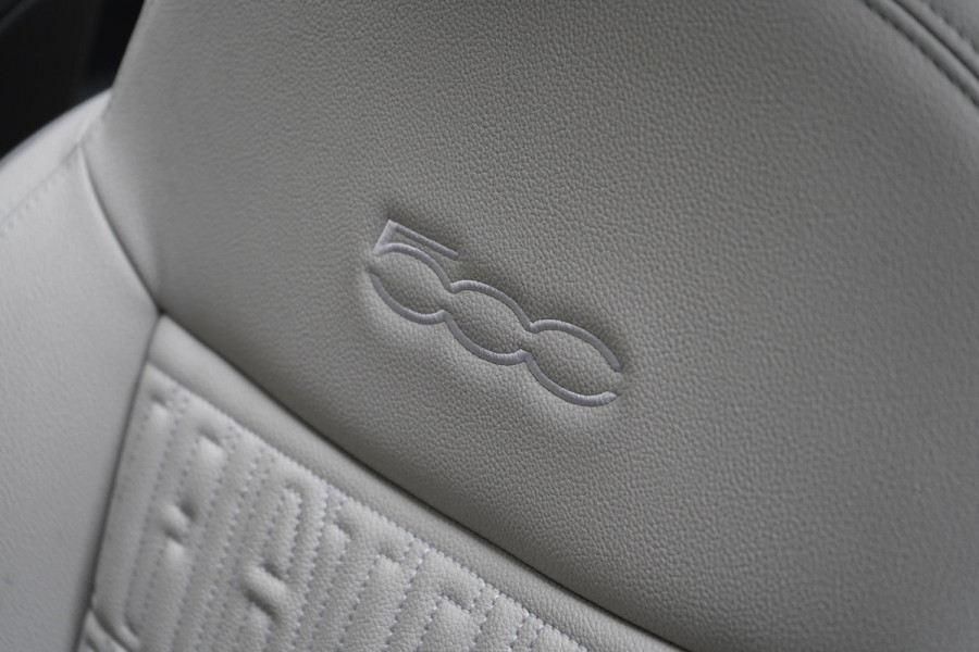 Fiat 500 La Prima 42 kWh | SoH 97,6% | Leder | Lm velgen | Navigatie | Carplay |