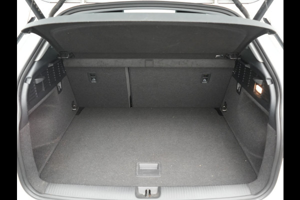 Audi Q2 35 TFSI Advanced edition 150pk AUTOMAAT | Adaptive Cruise | Camera | Matrix LED | Keyless Entry | Voorstoelen Verwarmd | Apple Carplay | DAB | Lane Assist |