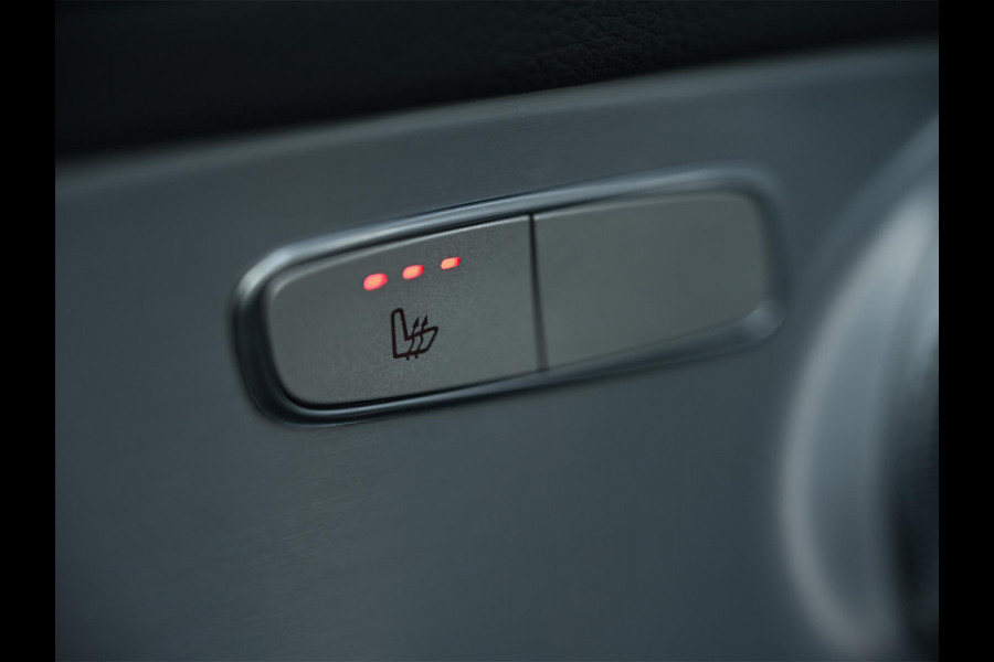 Mercedes-Benz GLC Coupé AMG 43 4MATIC Premium Plus | Panoramadak | Burmester | Camera | Stoelverwarming | Carbon Inleg | Luchtvering | Ambiance Interieur | Elektr. Verst. Stoelen |