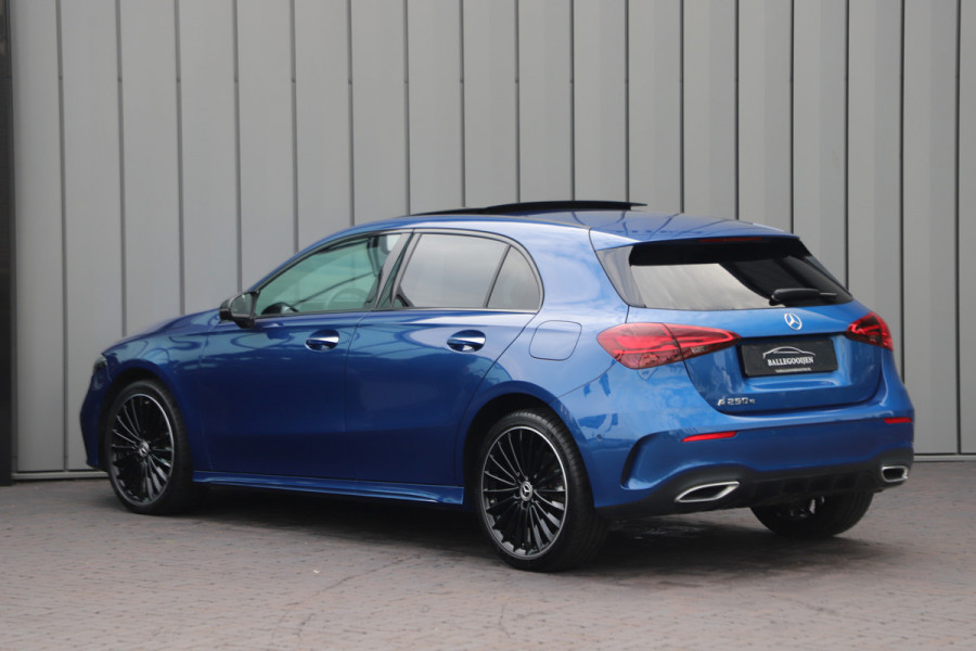 Mercedes-Benz A-Klasse 250e AMG | 218PK | Head-up | Memory | Keyless-go | Sfeerverlichting | Distronic+ | Pano | Multibeam | Standkachel | 2024.