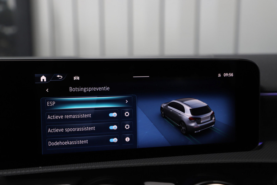 Mercedes-Benz A-Klasse 250e AMG | 218PK | Head-up | Memory | Keyless-go | Sfeerverlichting | Distronic+ | Pano | Multibeam | Standkachel | 2024.