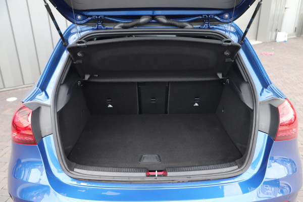 Mercedes-Benz A-Klasse 250e AMG | 218PK | Head-up | Memory | Keyless-go | Sfeerverlichting | Distronic+ | Pano | Multibeam | Standkachel | 2024.