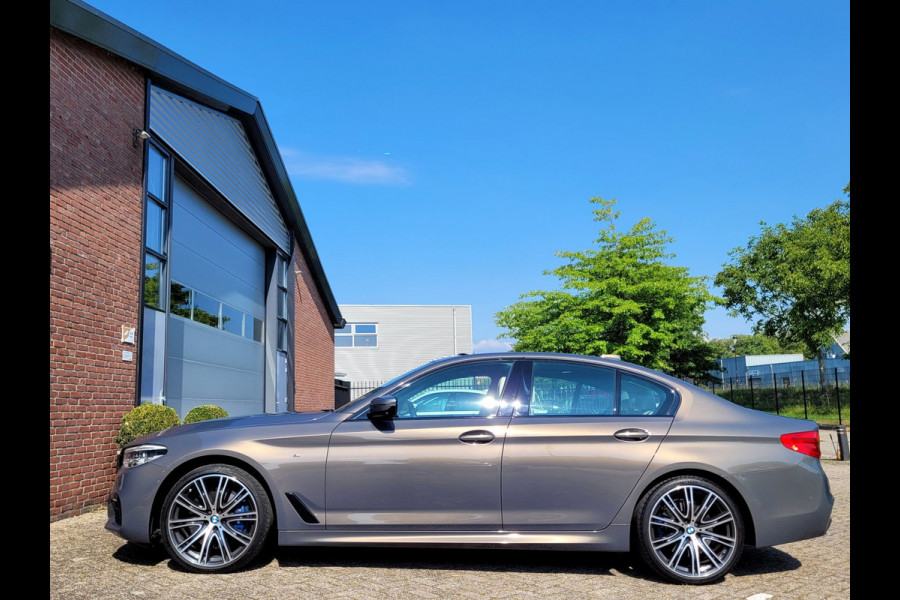 BMW 5 Serie 540i M-sport, Schuifdak, ACC, Trekhaak, VOL! (1e Eig. NL NAP) - Alvit Grau
