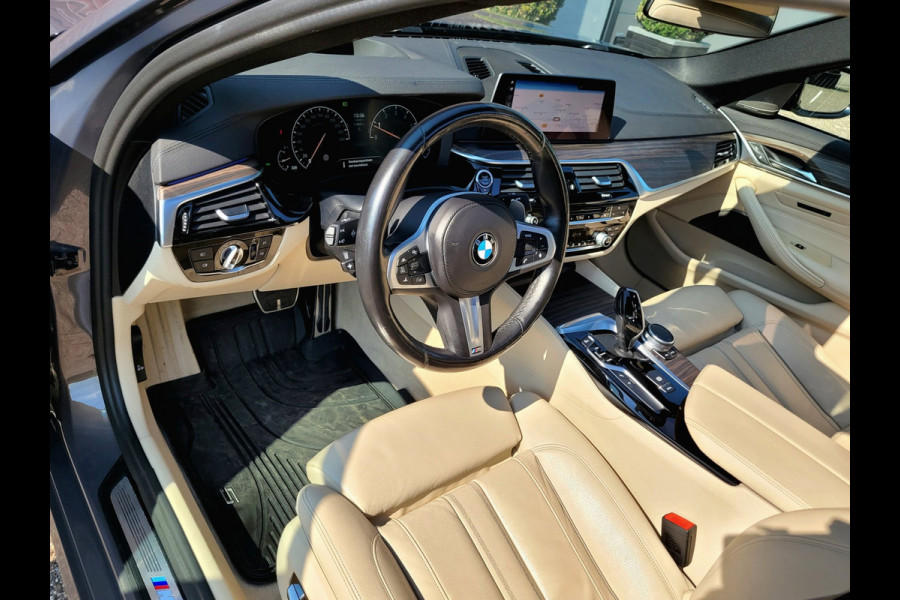 BMW 5 Serie 540i M-sport, Schuifdak, ACC, Trekhaak, VOL! (1e Eig. NL NAP) - Alvit Grau