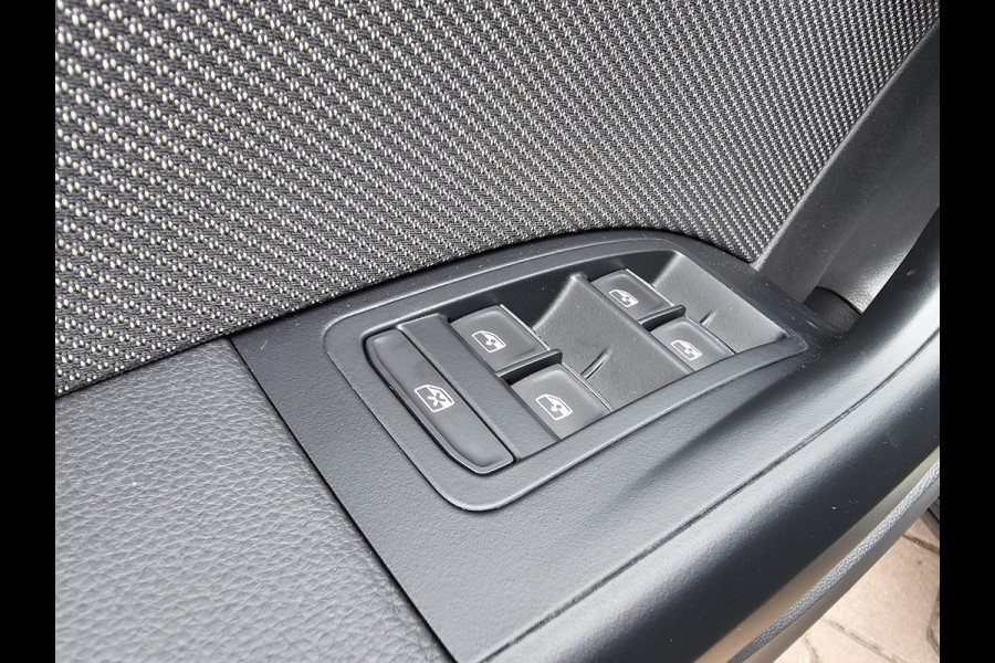 Seat Ateca 1.4 EcoTSI Xcellence | Automaat | Pano | Trekhaak | App-connect | Camera | PDC | LED | All-seasons |