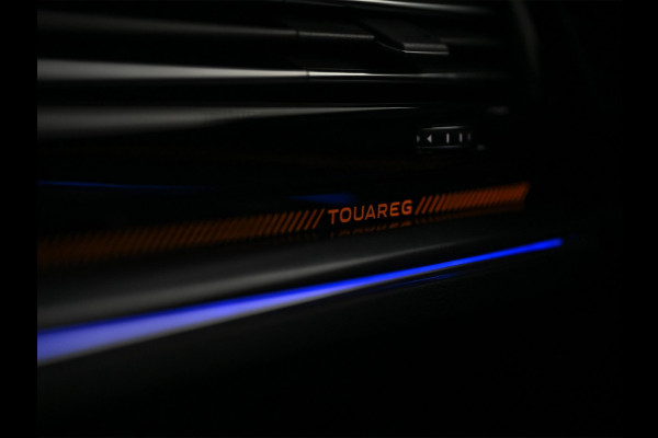 Volkswagen Touareg 3.0 TSi eHybrid 4MOTION R | 462PK | Panoramadak | Night Vision | Massage + Ventilatie | HUD | Dynaudio | Luchtvering | Adaptive Cruise | Ambiance Interieur | Keyless Entry | Stoelverwarming V+A | Stuurverwarming |