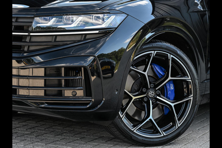 Volkswagen Touareg 3.0 TSi eHybrid 4MOTION R | 462PK | Panoramadak | Night Vision | Massage + Ventilatie | HUD | Dynaudio | Luchtvering | Adaptive Cruise | Ambiance Interieur | Keyless Entry | Stoelverwarming V+A | Stuurverwarming |