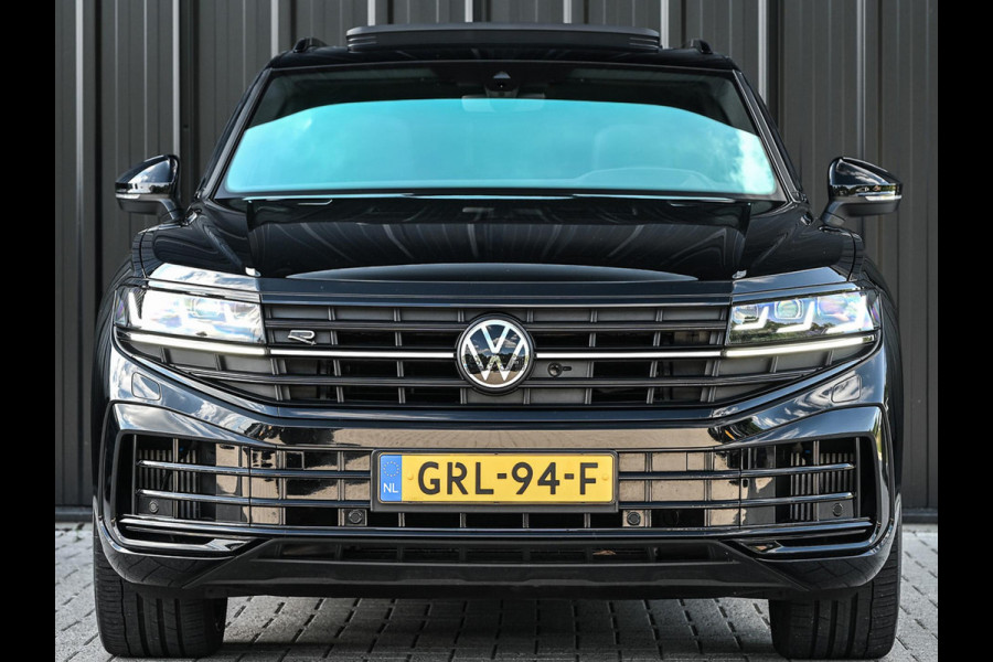 Volkswagen Touareg 3.0 TSi eHybrid 4MOTION R | 462PK | Panoramadak | Night Vision | Massage + Ventilatie | HUD | Dynaudio | Luchtvering | Adaptive Cruise | Ambiance Interieur | Keyless Entry | Stoelverwarming V+A | Stuurverwarming |
