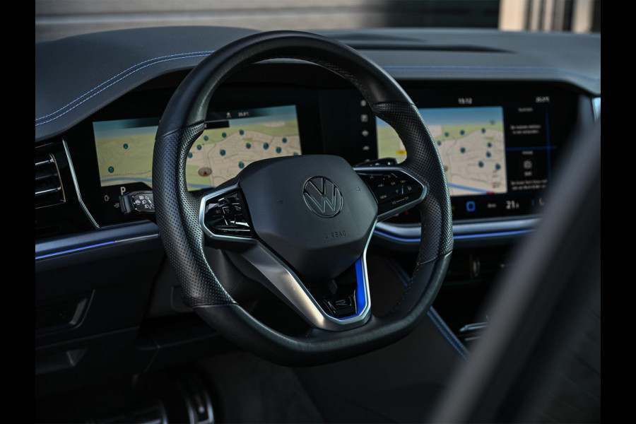 Volkswagen Touareg 3.0 TSi eHybrid 4MOTION R | 462PK | Panoramadak | Night Vision | Massage + Ventilatie | HUD | Dynaudio | Luchtvering | Adaptive Cruise | Ambiance Interieur | Keyless Entry | Stoelverwarming V+A | Stuurverwarming |