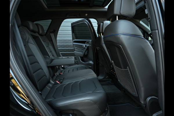 Volkswagen Touareg 3.0 TSi eHybrid 4MOTION R | 462PK | Panoramadak | Night Vision | Massage + Ventilatie | HUD | Dynaudio | Luchtvering | Adaptive Cruise | Ambiance Interieur | Keyless Entry | Stoelverwarming V+A | Stuurverwarming |