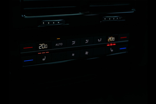Volkswagen Touareg 3.0 TSi eHybrid 4MOTION R | 462PK | Panoramadak | Night Vision | Massage + Ventilatie | HUD | Dynaudio | Luchtvering | Adaptive Cruise | Ambiance Interieur | Keyless Entry | Stoelverwarming V+A | Stuurverwarming |