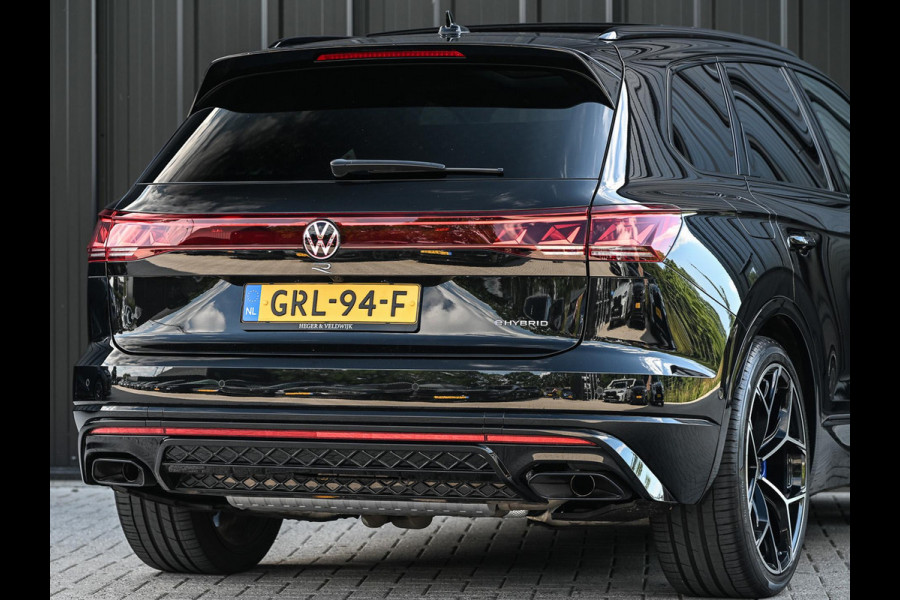 Volkswagen Touareg 3.0 TSi eHybrid 4MOTION R | 462PK | Panoramadak | Night Vision | Massage + Ventilatie | HUD | Dynaudio | Luchtvering | Adaptive Cruise | Ambiance Interieur | Keyless Entry | Stoelverwarming V+A | Stuurverwarming |