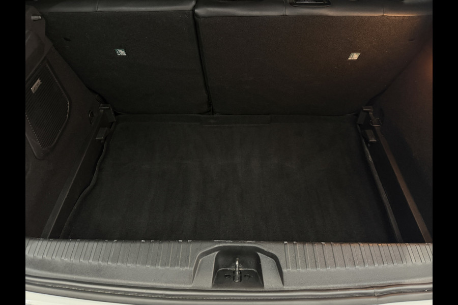 Renault Clio 1.3 TCe 130pk Edition One | Groot navi | Stoel&Stuurverwarming | Dodehoek | Bose | Carplay | Camera 100% onderhouden!