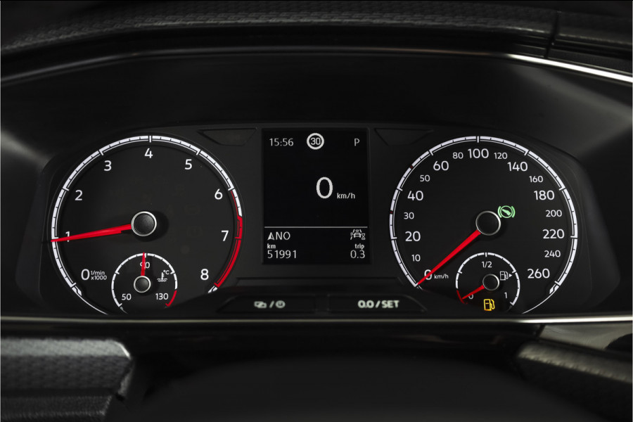 Volkswagen T-Cross 1.5 TSI Style Business R 150 PK | Adapt. Cruise | Stoelverw. | PDC | Camera | NAV + App. Connect | ECC | Trekhaak | LM 18" |