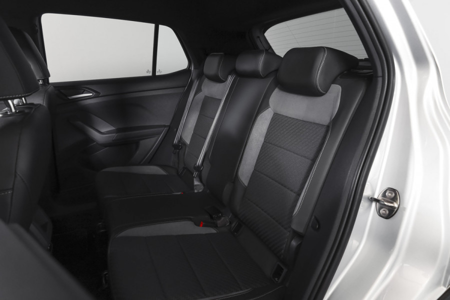 Volkswagen T-Cross 1.5 TSI Style Business R 150 PK | Adapt. Cruise | Stoelverw. | PDC | Camera | NAV + App. Connect | ECC | Trekhaak | LM 18" |