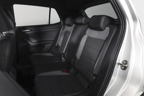 Volkswagen T-Cross 1.5 TSI Style Business R 150 PK | Adapt. Cruise | Stoelverw. | PDC | Camera | NAV + App. Connect | ECC | Trekhaak | LM 18" |
