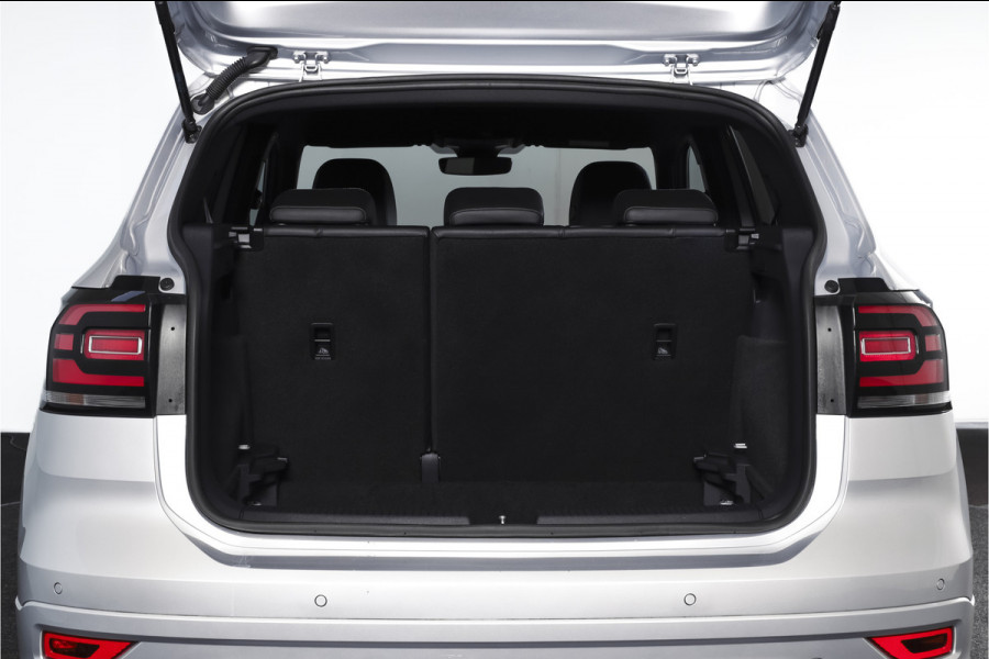 Volkswagen T-Cross 1.5 TSI Style Business R 150 PK | Adapt. Cruise | Stoelverw. | PDC | Camera | NAV + App. Connect | ECC | Trekhaak | LM 18" |