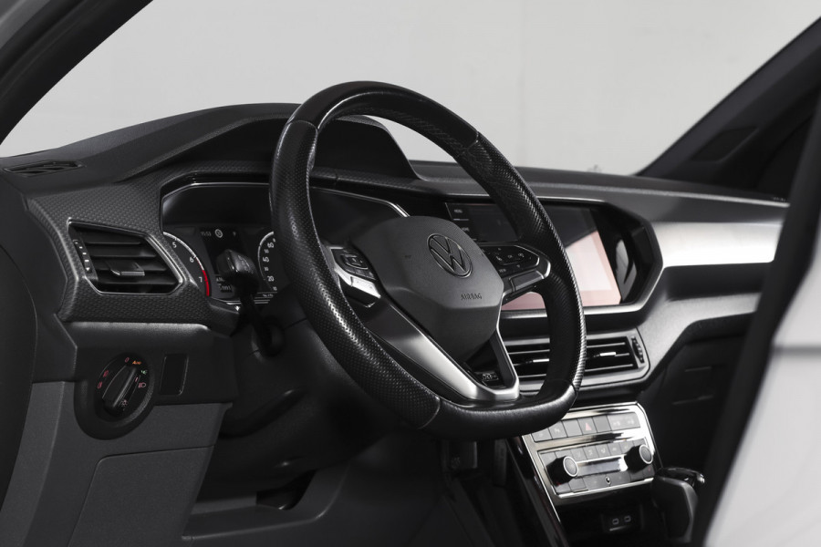 Volkswagen T-Cross 1.5 TSI Style Business R 150 PK | Adapt. Cruise | Stoelverw. | PDC | Camera | NAV + App. Connect | ECC | Trekhaak | LM 18" |