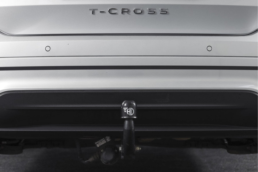 Volkswagen T-Cross 1.5 TSI Style Business R 150 PK | Adapt. Cruise | Stoelverw. | PDC | Camera | NAV + App. Connect | ECC | Trekhaak | LM 18" |
