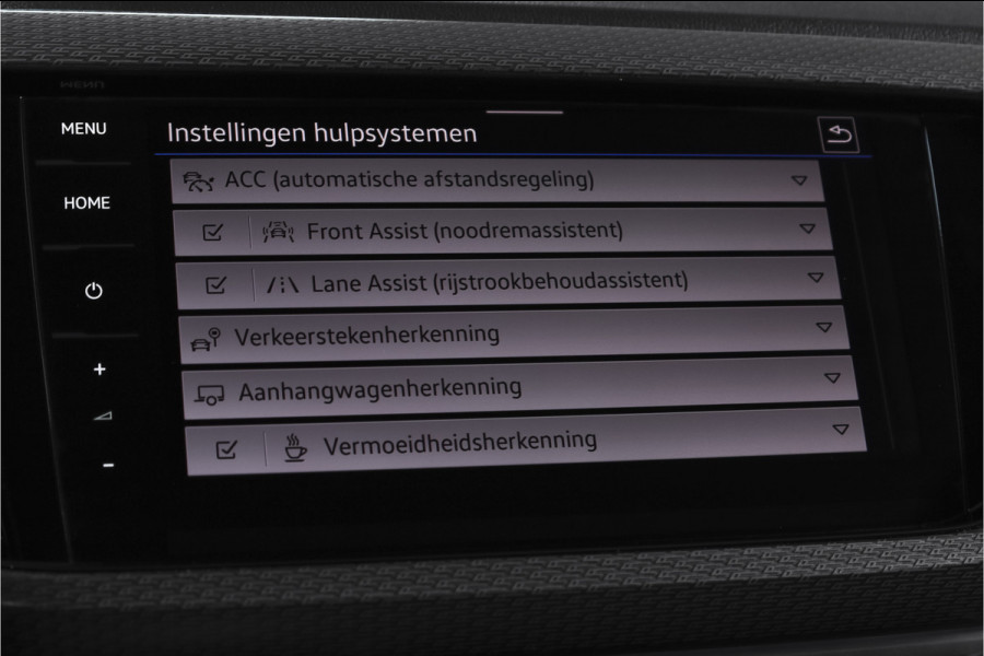 Volkswagen T-Cross 1.5 TSI Style Business R 150 PK | Adapt. Cruise | Stoelverw. | PDC | Camera | NAV + App. Connect | ECC | Trekhaak | LM 18" |