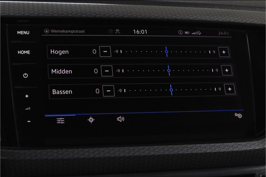 Volkswagen T-Cross 1.5 TSI Style Business R 150 PK | Adapt. Cruise | Stoelverw. | PDC | Camera | NAV + App. Connect | ECC | Trekhaak | LM 18" |