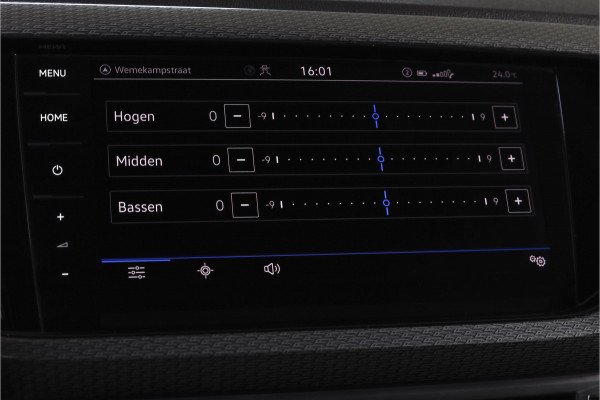 Volkswagen T-Cross 1.5 TSI Style Business R 150 PK | Adapt. Cruise | Stoelverw. | PDC | Camera | NAV + App. Connect | ECC | Trekhaak | LM 18" |