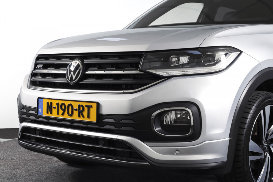 Volkswagen T-Cross 1.5 TSI Style Business R 150 PK | Adapt. Cruise | Stoelverw. | PDC | Camera | NAV + App. Connect | ECC | Trekhaak | LM 18" |