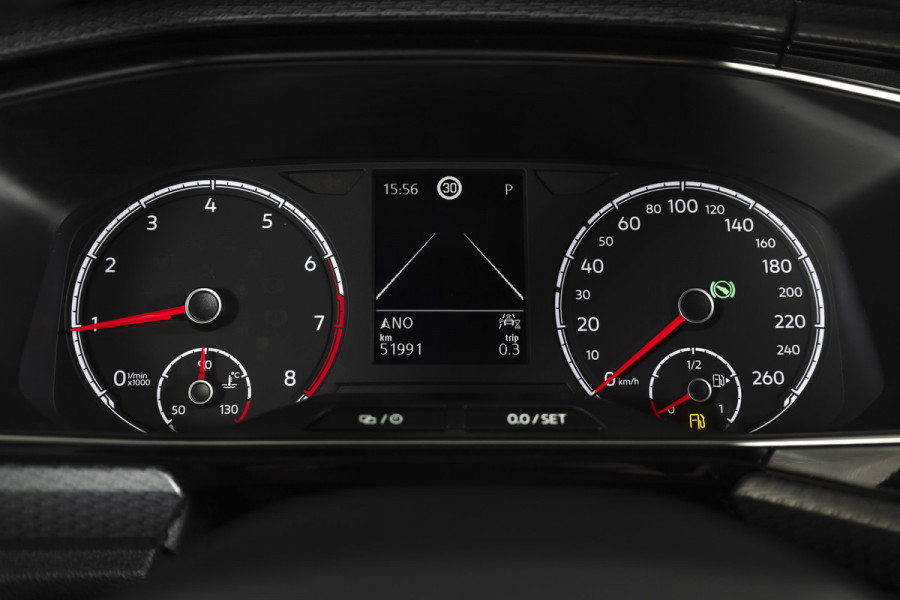 Volkswagen T-Cross 1.5 TSI Style Business R 150 PK | Adapt. Cruise | Stoelverw. | PDC | Camera | NAV + App. Connect | ECC | Trekhaak | LM 18" |