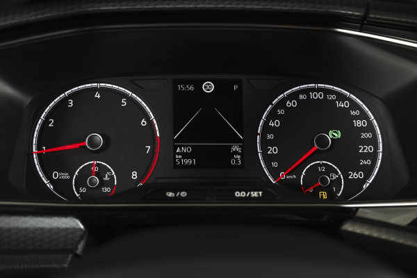 Volkswagen T-Cross 1.5 TSI Style Business R 150 PK | Adapt. Cruise | Stoelverw. | PDC | Camera | NAV + App. Connect | ECC | Trekhaak | LM 18" |