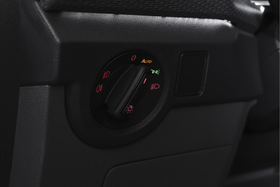 Volkswagen T-Cross 1.5 TSI Style Business R 150 PK | Adapt. Cruise | Stoelverw. | PDC | Camera | NAV + App. Connect | ECC | Trekhaak | LM 18" |