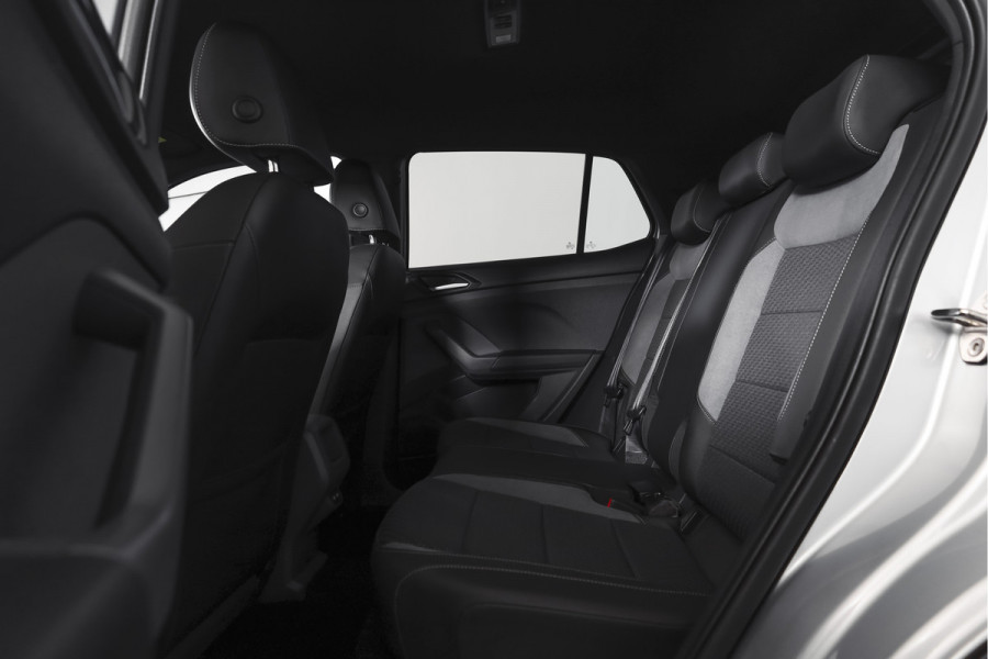 Volkswagen T-Cross 1.5 TSI Style Business R 150 PK | Adapt. Cruise | Stoelverw. | PDC | Camera | NAV + App. Connect | ECC | Trekhaak | LM 18" |