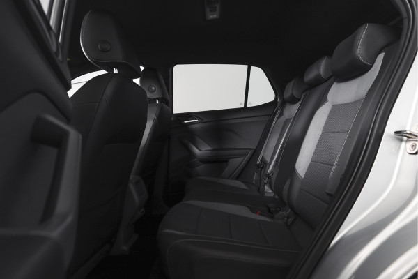 Volkswagen T-Cross 1.5 TSI Style Business R 150 PK | Adapt. Cruise | Stoelverw. | PDC | Camera | NAV + App. Connect | ECC | Trekhaak | LM 18" |