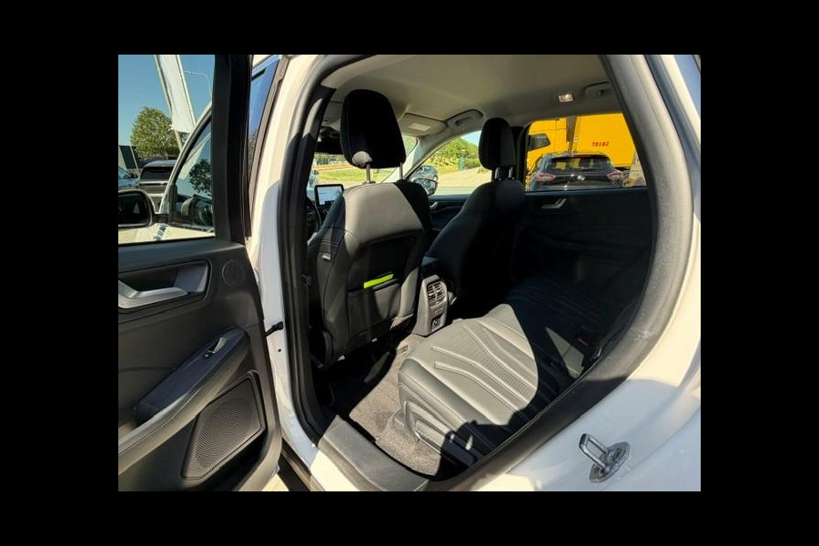Ford Kuga 2.5 PHEV Vignale | Wegklapbare trekhaak | Winter Pack | Camera | Dodehoeksensoren | Head up display | Koplampen adaptief | Bang&Olufsen | Elektrische achterklep
