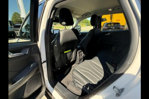 Ford Kuga 2.5 PHEV Vignale | Wegklapbare trekhaak | Winter Pack | Camera | Dodehoeksensoren | Head up display | Koplampen adaptief | Bang&Olufsen | Elektrische achterklep