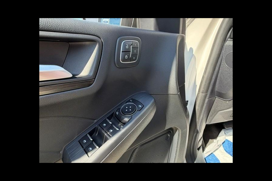 Ford Kuga 2.5 PHEV Vignale | Wegklapbare trekhaak | Winter Pack | Camera | Dodehoeksensoren | Head up display | Koplampen adaptief | Bang&Olufsen | Elektrische achterklep