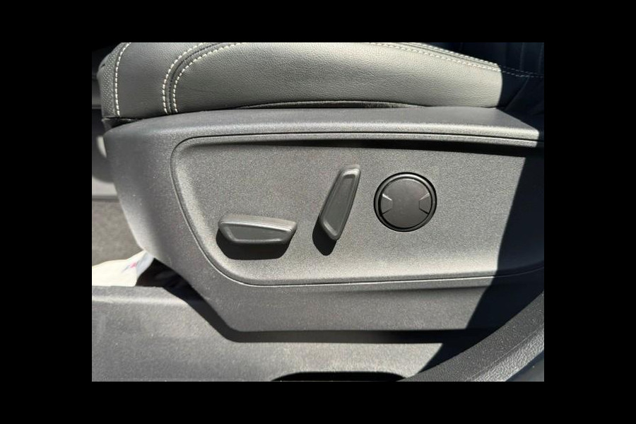 Ford Kuga 2.5 PHEV Vignale | Wegklapbare trekhaak | Winter Pack | Camera | Dodehoeksensoren | Head up display | Koplampen adaptief | Bang&Olufsen | Elektrische achterklep