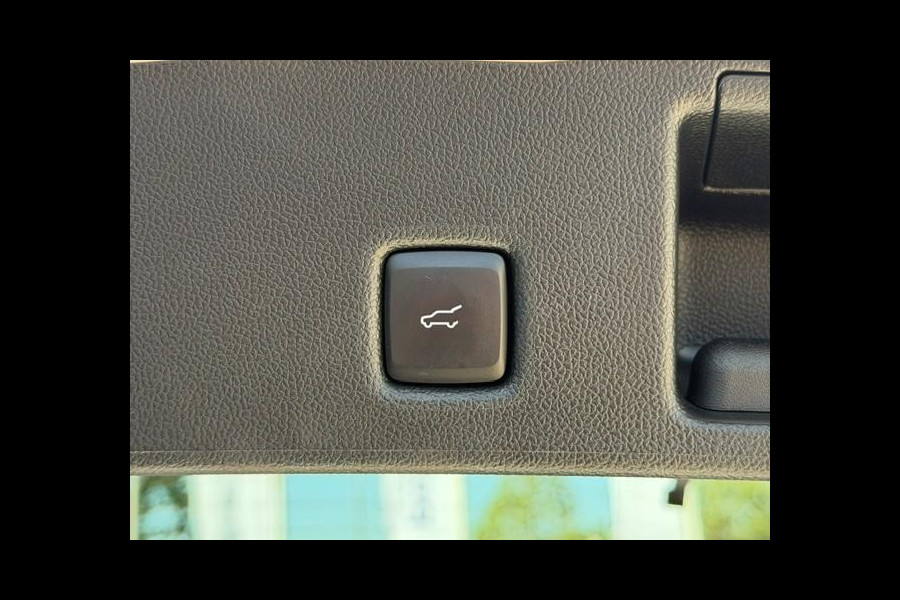 Ford Kuga 2.5 PHEV Vignale | Wegklapbare trekhaak | Winter Pack | Camera | Dodehoeksensoren | Head up display | Koplampen adaptief | Bang&Olufsen | Elektrische achterklep