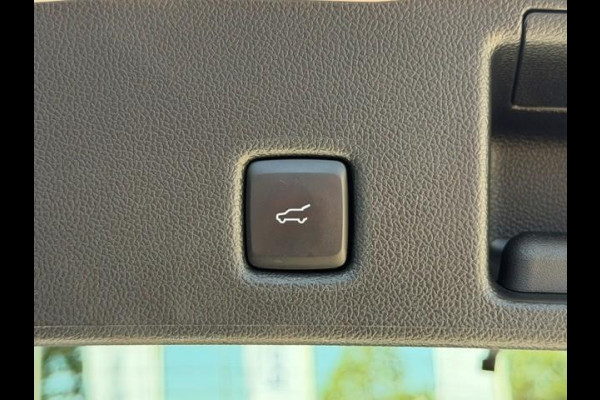 Ford Kuga 2.5 PHEV Vignale | Wegklapbare trekhaak | Winter Pack | Camera | Dodehoeksensoren | Head up display | Koplampen adaptief | Bang&Olufsen | Elektrische achterklep