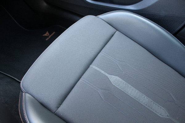 CUPRA Leon Sportstourer 1.4 e-Hybrid 245 | ACC | Camera | Stoel-/stuurverwarming | Keyless