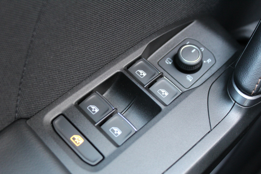 CUPRA Leon Sportstourer 1.4 e-Hybrid 245 | ACC | Camera | Stoel-/stuurverwarming | Keyless
