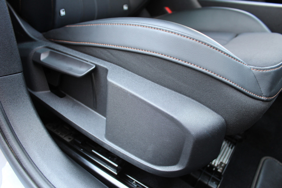 CUPRA Leon Sportstourer 1.4 e-Hybrid 245 | ACC | Camera | Stoel-/stuurverwarming | Keyless