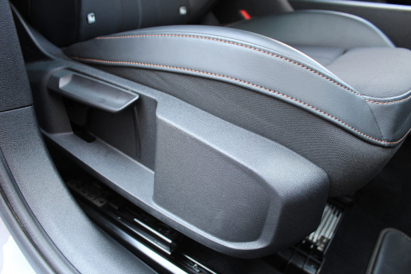 CUPRA Leon Sportstourer 1.4 e-Hybrid 245 | ACC | Camera | Stoel-/stuurverwarming | Keyless