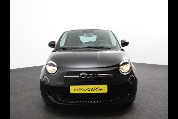 Fiat 500E Icon 42 kWh Navigatie Apple CarPlay Android Auto Camera Parkeerhulp Adaptive Cruise Control Stoelverwarming Climate Control Lichtmetalen velgen