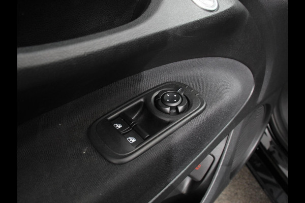 Fiat 500E Icon 42 kWh Navigatie Apple CarPlay Android Auto Camera Parkeerhulp Adaptive Cruise Control Stoelverwarming Climate Control Lichtmetalen velgen