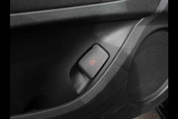 Fiat 500E Icon 42 kWh Navigatie Apple CarPlay Android Auto Camera Parkeerhulp Adaptive Cruise Control Stoelverwarming Climate Control Lichtmetalen velgen