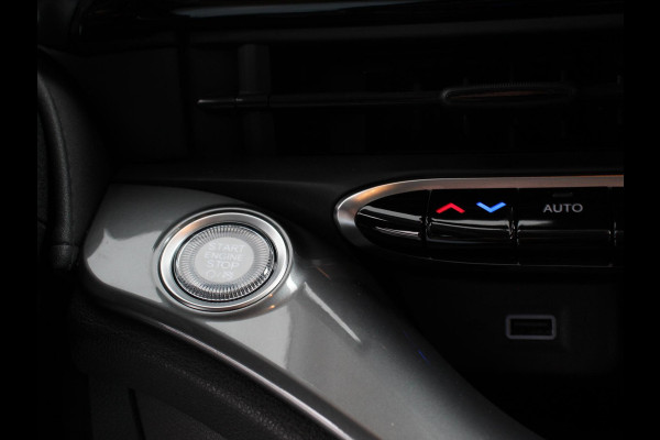 Fiat 500E Icon 42 kWh Navigatie Apple CarPlay Android Auto Camera Parkeerhulp Adaptive Cruise Control Stoelverwarming Climate Control Lichtmetalen velgen