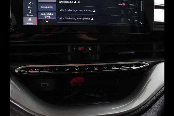 Fiat 500E Icon 42 kWh Navigatie Apple CarPlay Android Auto Camera Parkeerhulp Adaptive Cruise Control Stoelverwarming Climate Control Lichtmetalen velgen
